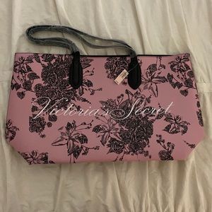 New with tags Victoria’s secrets tote.
